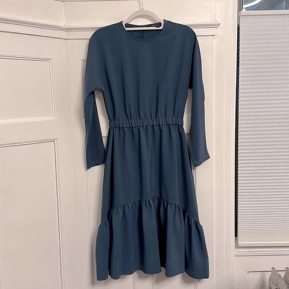 Beautiful waisted blue dress long sleeve - Picture 1 of 1